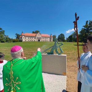 Biskup Razum blagoslovio nove postaje križnoga puta u Lužnici